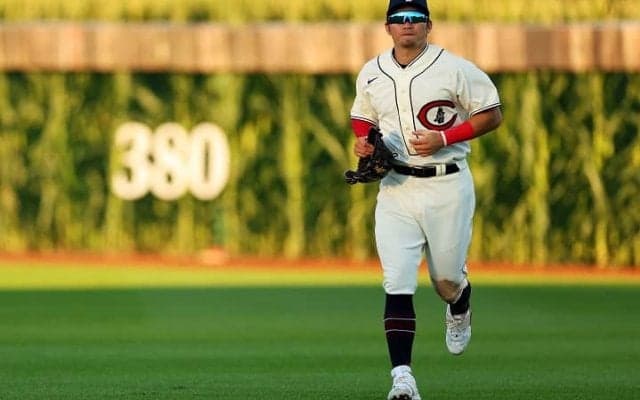 鈴木誠也が”トウモロコシ畑”で躍動！ＭＬＢ公式が投稿したワンショットに「なんてロマンチックなんだ」と絶賛の声