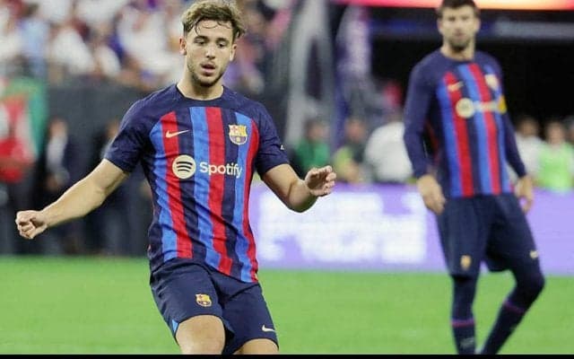 ニコが買取OPなしの1年ローンでバレンシアへ！　バルサと26年まで契約延長の上で