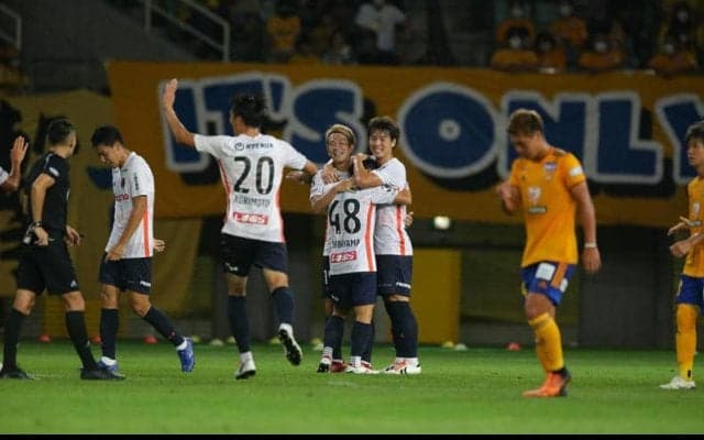 大宮が首位に続いて上位勢・仙台を撃破！ PK3本の乱戦は岡山が逃げ切り勝利、台風8号によって2試合が開催中止に【明治安田J2第31節】