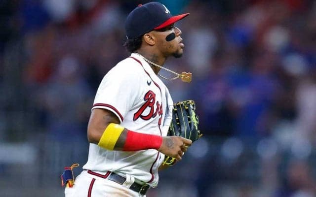 【MLB】「ずっと見続けてしまう」　160キロ爆肩ドンピシャ送球が「完全無欠のレーザー」