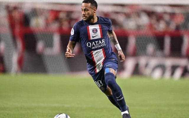 PSGネイマールが足技ではなく“頭”で魅せた！ 相手GK手前に突っ込む「渾身のダイビングヘッド」！ メッシ、エムバペと揃い踏みで２試合連続5得点勝利！