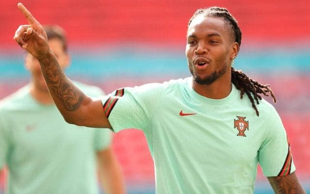 PSG新加入のレナト・サンチェスがデビュー後3分で加入後初ゴール！ 手荒い祝福で愛されキャラの一面も