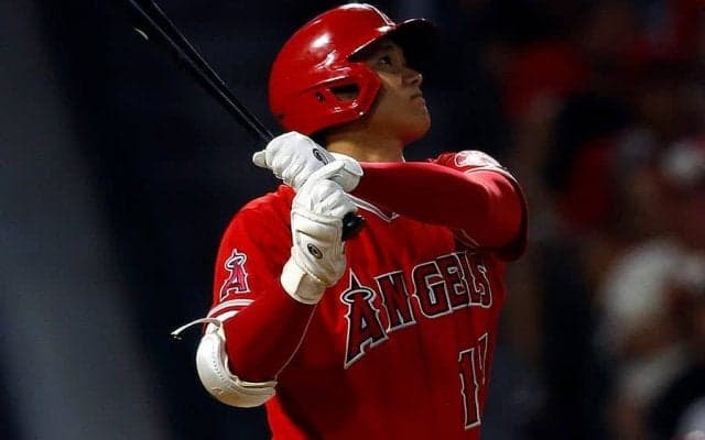 【MLB】怪訝そうに外野見つめる大谷翔平　ファン騙された26号は「すっげぇ判りづらい」