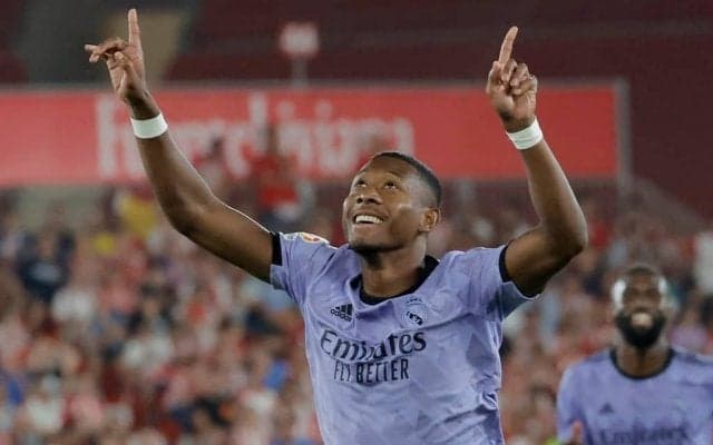 ｢なんて選手だ｣!! ダビド・アラバの｢スーパーFKが炸裂｣!! レアルを開幕戦逆転勝利に導くファーストタッチでの｢ゴラッソFK弾｣