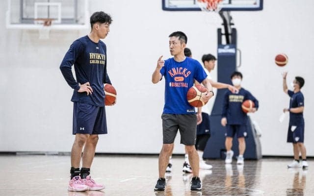 ニューヨーク・ニックスの吉本泰輔Aコーチが琉球ゴールデンキングスを訪問