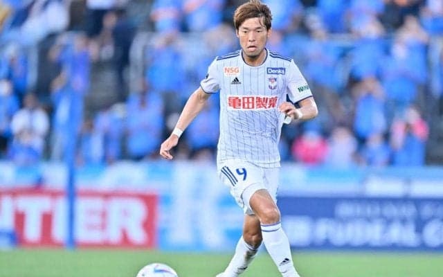 【J2「3強明暗クッキリ」】声出し応援下の新潟、メンバー大幅入れ替えのアウェイ戦「勝利」で暫定首位浮上！サポーターの激アツ声援にFW鈴木孝司「鳥肌が立って泣きそうになりました」(1)