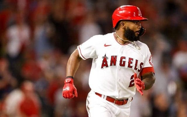 大谷翔平を“珍本塁打”で援護　外野の衝突が生んだ1点を米速報「グラブに助けられた」