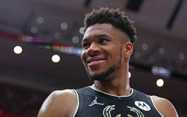 「未来なんて誰にもわからない」と語ったアデトクンボ…「僕はシカゴでプレーするかも」