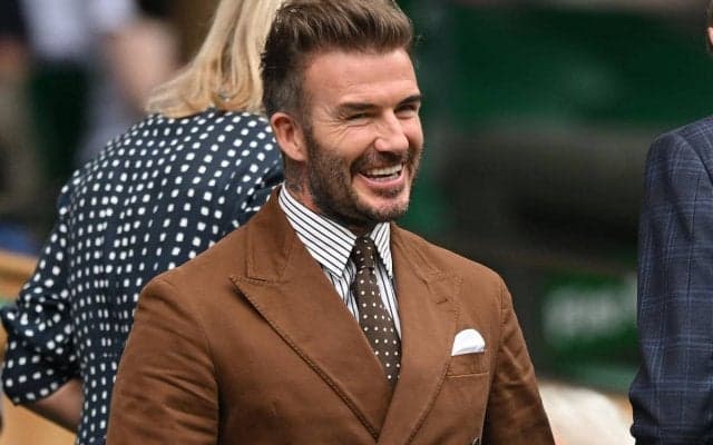 「背が高いのは？」ベッカムと17歳の三男クルスが“身長勝負” ！背伸びした父は自信満々に「俺だな」