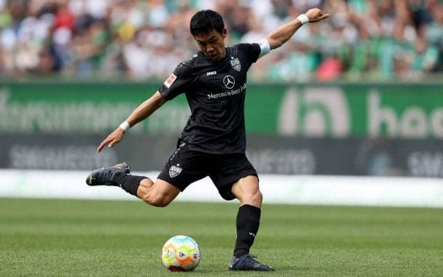 「このキックは何てカッコイイんだ」真後ろから捉えた遠藤航の“弾丸ミドル”がド迫力「LEGENDO」