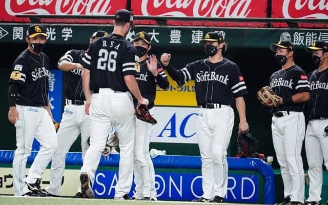 鷹、首位・西武に快勝で再び1.5ゲーム差　序盤のリードを鉄壁投手リレーで守り抜く