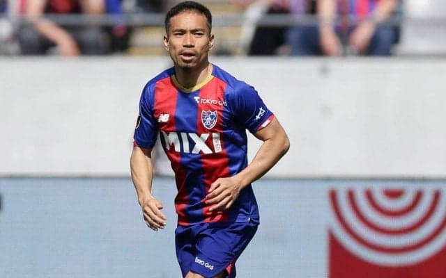 「素敵なファミリー」「幸せいっぱい溢れてるな〜！」長友佑都が次男のバースデーを祝福、平愛梨さんと息子3人のファミリーショット