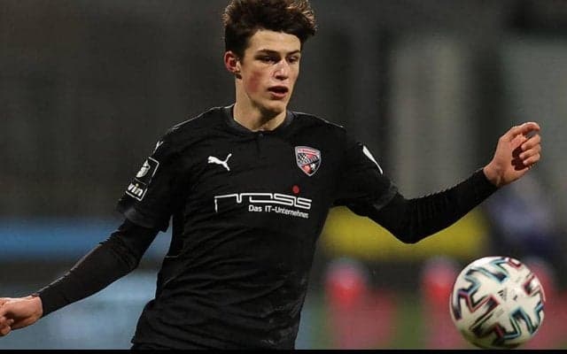 フライブルク、U-20ドイツ代表MFロールを獲得