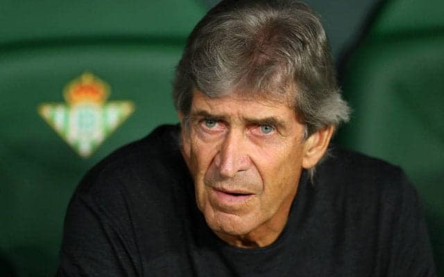 「お見事！」68歳ペジェグリーニ監督が試合中に披露した“ベルベットタッチ”に拍手喝采！「マルセロみたいだ」