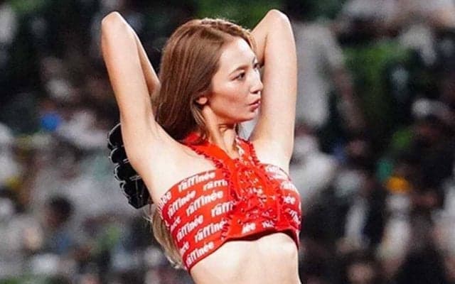 「スタイルいいな」とファンも熱視線…赤ビキニ＆ショーパン始球式が「え、かわいい」