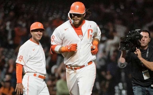 MLB選手のパパが劇的V弾　テレビの前で大はしゃぎの子供に米和む「どれだけ素敵なの」