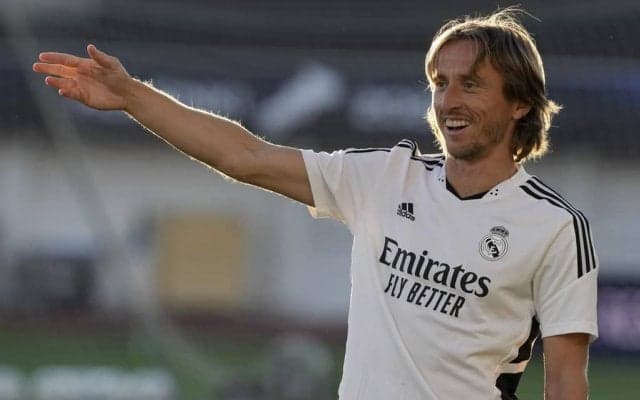 ｢キングとキングの共演｣!! レアルMFモドリッチとFWベンゼマの並走シーンが話題!! ｢1万5000超いいね｣大反響の画像