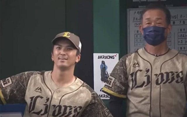 西武・辻監督、25歳内野手と“即興漫才”　特大小道具への強烈ツッコミが「大好き」
