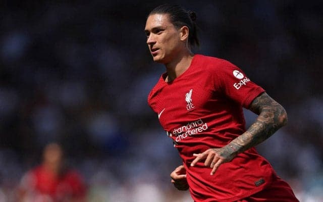 「失敗して嫌な思いをしたバカ」“噛みつき“愚行のスアレスが自虐も交えて頭突きの後輩・ヌニェスに助言「もっと注目される」