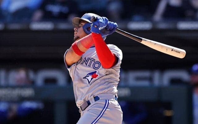 【MLB】外野フェンスにめり込んだボール　漫画みたいな“衝撃打球”話題「見たことない！」