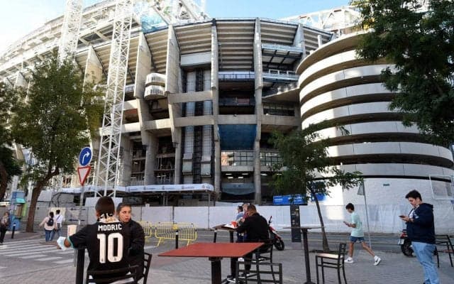 レアル・マドリーがVネックの新ユニフォーム発表！黒×ライムイエローのカラーで早速着用も発売は来月