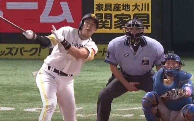 場内ポカン「ノックのスイングでHR」　柳田は“二重苦打ち”でも「あそこまで飛ぶんか」