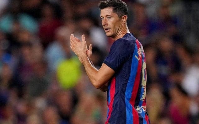 「夢は必ず叶う」レヴァンドフスキが妻と娘たちと幸せバースデーショット「大好きなサッカーをして過ごしたい」