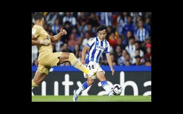 久保建英、バルサに完敗もディフェンダーを翻弄。攻守に光る集中力