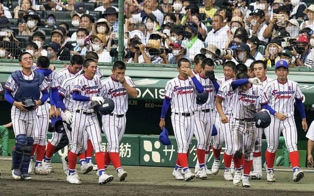【高校野球】下関国際・坂原監督、涙のナイン称える　「下関に覚悟を持ってきてくれてありがとう」