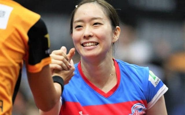 「嬉しそうな顔がたまらん」石川佳純が巨大スイカを抱えて満面の笑み！「小さい顔が益々小さい」とファン反応