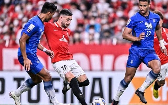 「マジでえぐいて！」「ガクブル」浦和モーベルグの「弾丸すぎるミドルシュート」に驚愕の声！ 力と技術が融合した