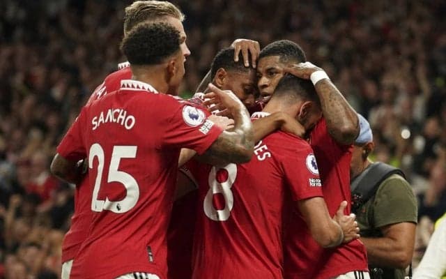 「完璧すぎて怖い」「心臓どうなってんだ」サンチョが圧巻先制ゴールなどで｢リーグ未勝利対決｣を制す! リバプール戦でマンUに｢初勝利をもたらした驚愕のゴール｣