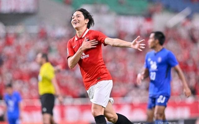 「鳥肌立つ」浦和サポーターが披露した”威風堂々”のビジュアルサポートが「日本一だな」とSNSで話題に!  4得点勝利を導いた「埼玉スタジアムの一体感」