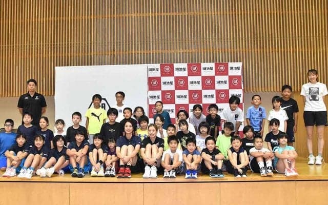 【Wリーグ】元日本代表、中川聴乃理事らが湖池屋のバスケ教室を指導　五輪銀メダルで関心高まり「教えがいあった」
