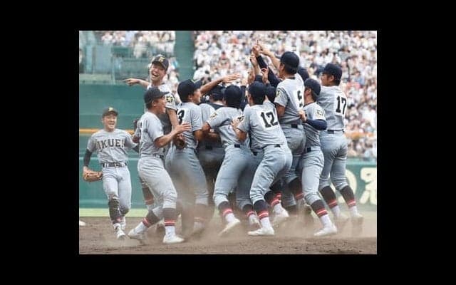 仙台育英が悲願の甲子園初制覇。流れを引き寄せた「積極采配」と記録に表れない「攻撃的守備」