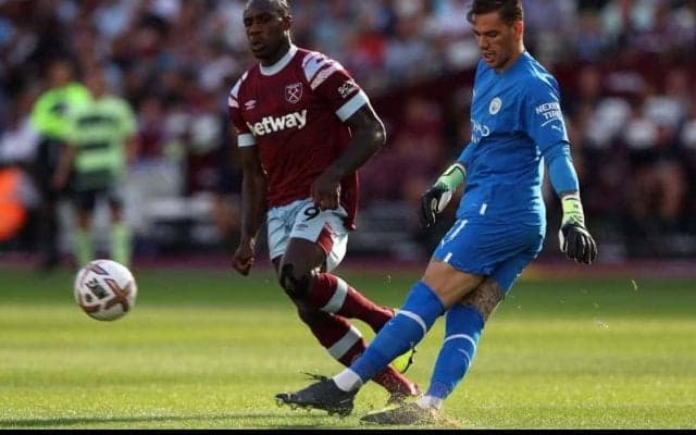 「美しい…」シティGKエデルソンの十八番“低弾道パントキック”集が脚光「ベストなキッカーだ」