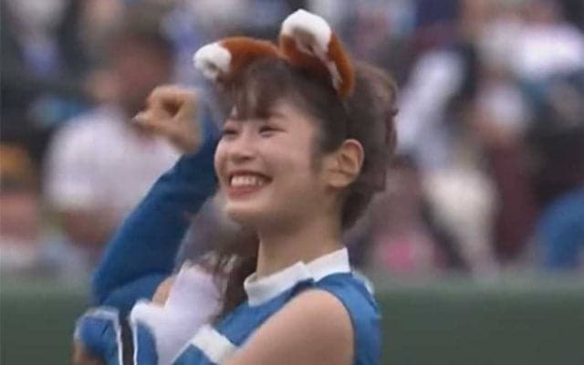 しっぽ“フリフリ”の「生ダンス最高」　勢力拡大のきつねチアが「アヒアヒアッヒー」