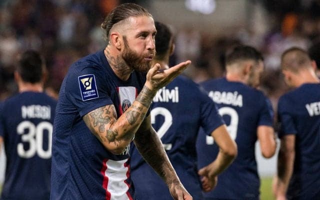 「すごい写真だ」「レジェンドたち」PSGのセルヒオ・ラモスがレアル時代の仲間とのオフショットが話題「みんな愛している」