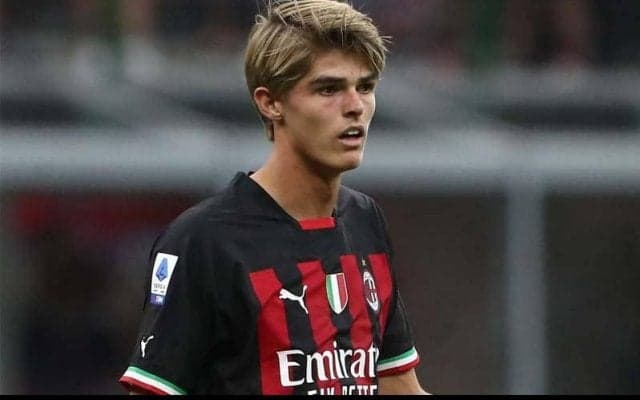  ミラン新加入の“ベルギーの至宝”「De Ketelaere」本人が正しい発音をレクチャー！