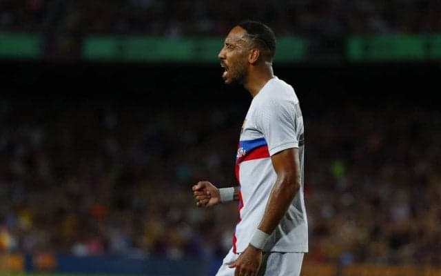 ｢え、ここから決める!?｣バルセロナFWのダイレクトボレーが圧巻! ｢1万5000いいね｣…｢最後のゴール｣｢これぞストライカー｣と話題の｢超絶ゴール｣