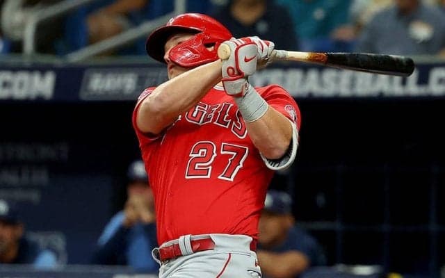 【MLB】トラウトが「イチローみたいだ」　地面スレスレ…驚愕“悪球打ち”は「やっぱり天才」