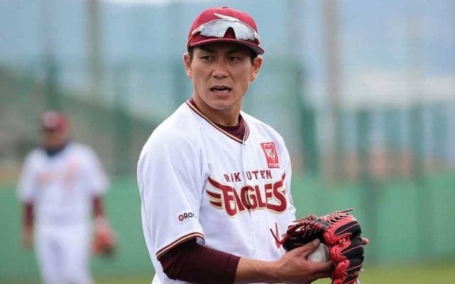 楽天・岡島豪郎の顔面に打球が直撃　ライナー捕球できず、初回交代のアクシデント