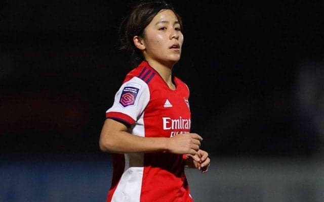 「やば〜」「可愛い」岩渕真奈もモデルに起用！ アーセナルがジャマイカカラーのプレマッチジャージを発表、DJ風のソロショットが話題「DJ BUCHI」