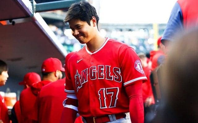 大谷翔平がベンチで珍行動　移籍後の“準備”に米推測「エンゼルスとの対戦準備だ」
