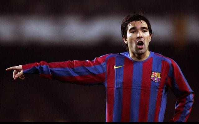 ｢レジェンドだ｣!! バルセロナ時代のデコの｢衝撃ゴールに再脚光｣! ｢私のアイドル｣などと話題となった超絶ミドルシュートでの｢ゴール｣