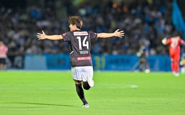 「絶妙なゴロショット」「見たことない」川崎MF脇坂泰斗が意表を突いた「低弾道FK」決める！ 鹿島戦勝利を決定づけた“天才的ゴール”