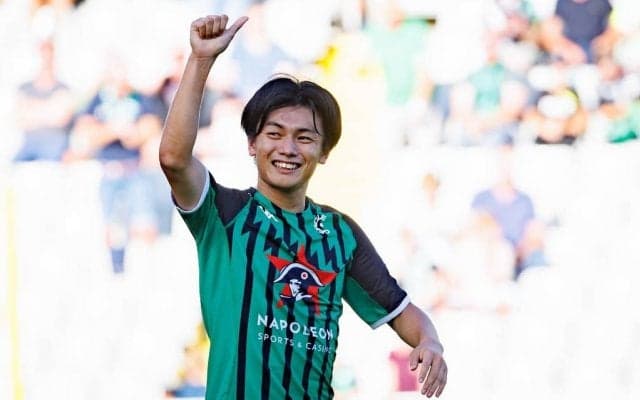 ロングスローからわずか4秒！ 上田綺世が「冷静過ぎるコントロール右足弾」でベルギー初ゴール！ 苦しむチームに勝点もたらす！