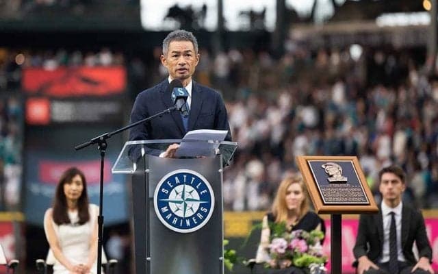 【MLB】イチロー氏、元監督からのキスに「正直怖かった」　爆笑連発の球団殿堂入りスピーチ