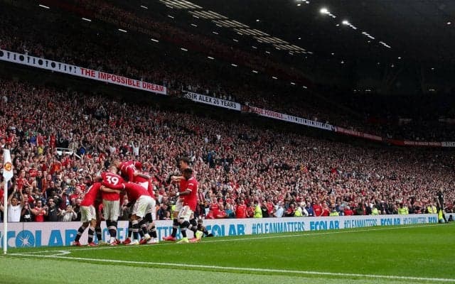 \"夢の劇場\"オールド・トラッフォードでサポーターがプロポーズ！返事は…