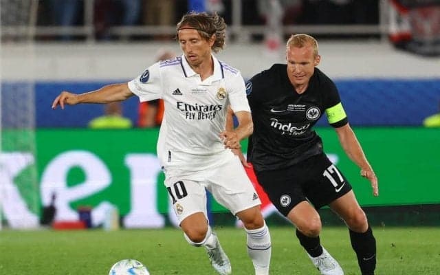 「なぜこの写真?」「ロナウドとプレーしたいってこと!?」マドリード加入10周年のモドリッチが投稿した\"2ショット\"が憶測を呼ぶ